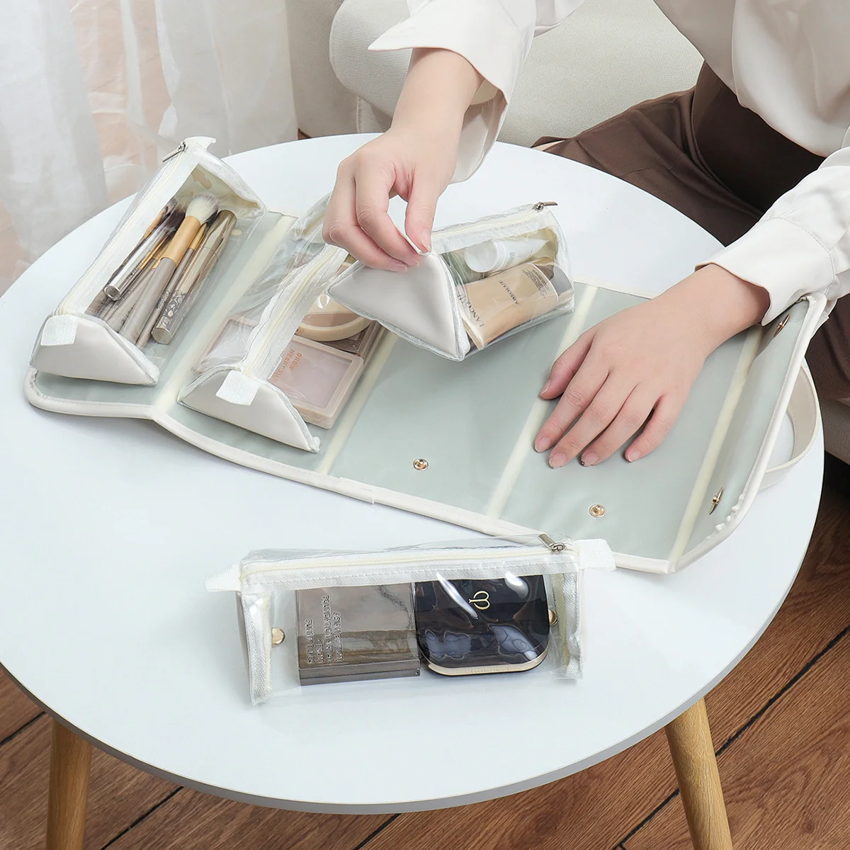 Customizable 4-in-1 Detachable Travel Makeup Bag - Image 4